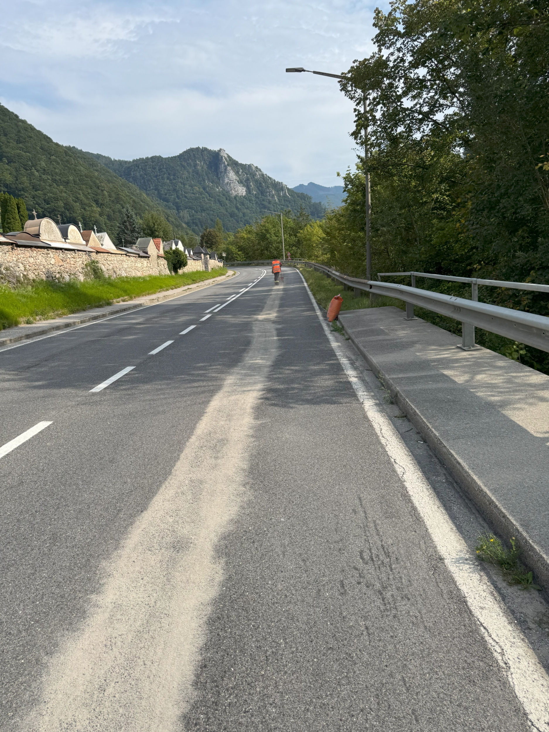 Einsatz: Ölspur auf der B115