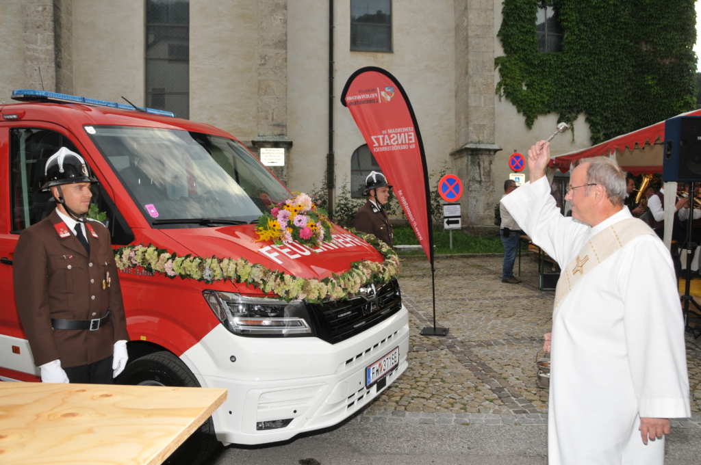 Feierliche Fahrzeugsegnung des neuen Kommandofahrzeuges der Feuerwehr Losenstein