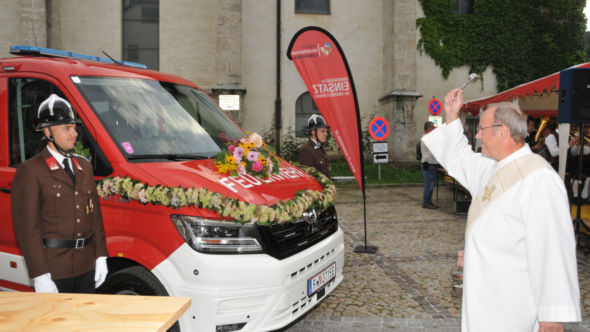 Feierliche Fahrzeugsegnung des neuen Kommandofahrzeuges der Feuerwehr Losenstein